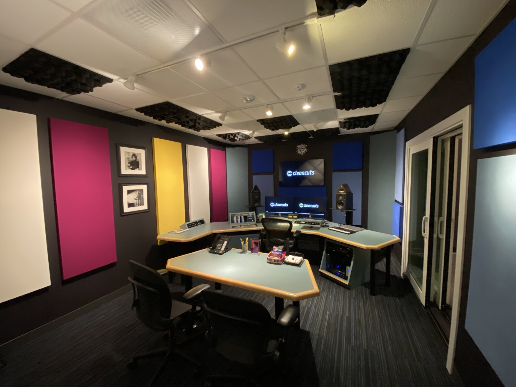 photo of the Bob Dylan suite in the Washington DC studios of Clean Cuts